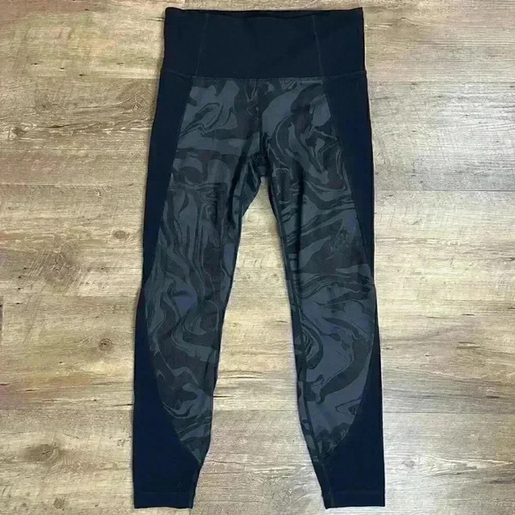Athleta Marble Salutation 7/8 Leggings Size Small Black Gray Gym Outdoor Hiking - Picture 1 of 10